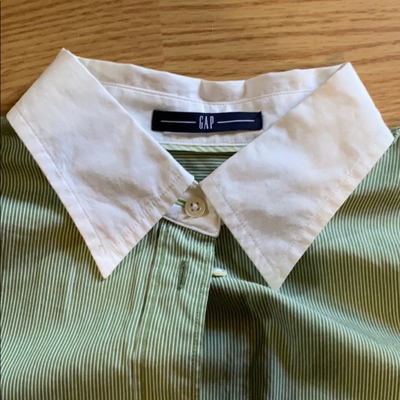 ☘️ GAP button up. 🤍💚🤍💚 - Picture 2 of 2